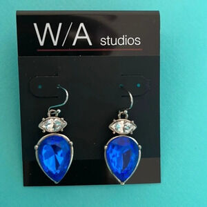 NWT Stunning blue teardrop crystal earrings